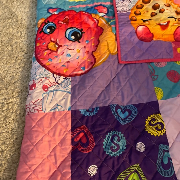 Shopkins quilt with 2 shams full queen size bed - Picture 2 of 9